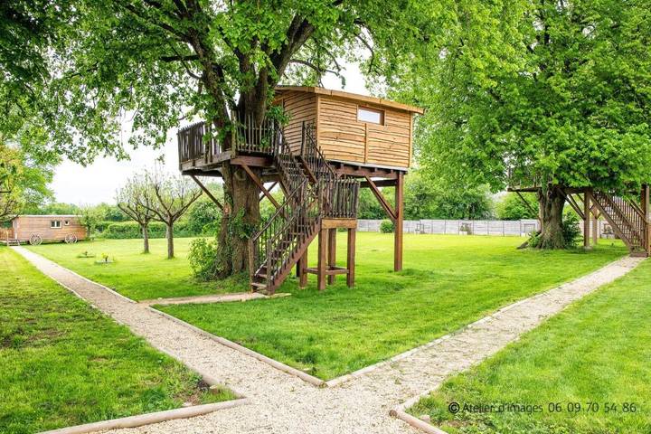 Location de vacances pour 4 personnes, avec vue et jardin à Prailles - 2