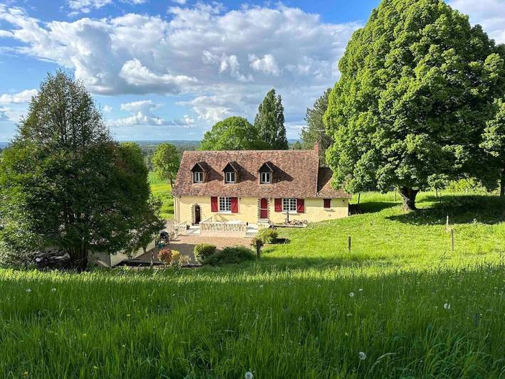 Location de vacances pour 7 personnes, avec jacuzzi ainsi que terrasse et jardin à Parigné-le-Pôlin