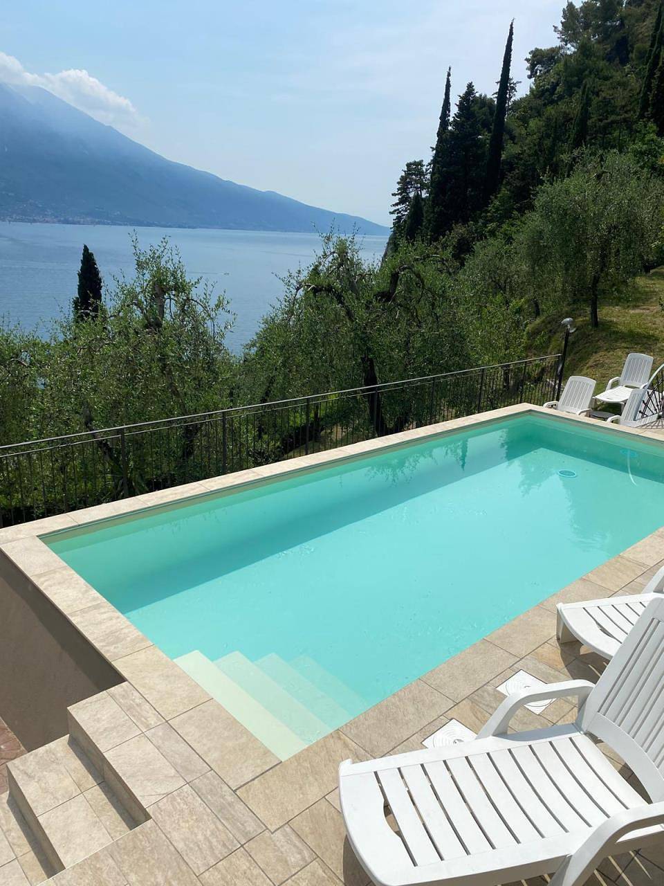 Ganze Wohnung, Residenz Villa Gianna Dreizimmer-Dachwohnung mit Seeblick für 4 Personen in Limone sul Garda, Gardasee-Berge