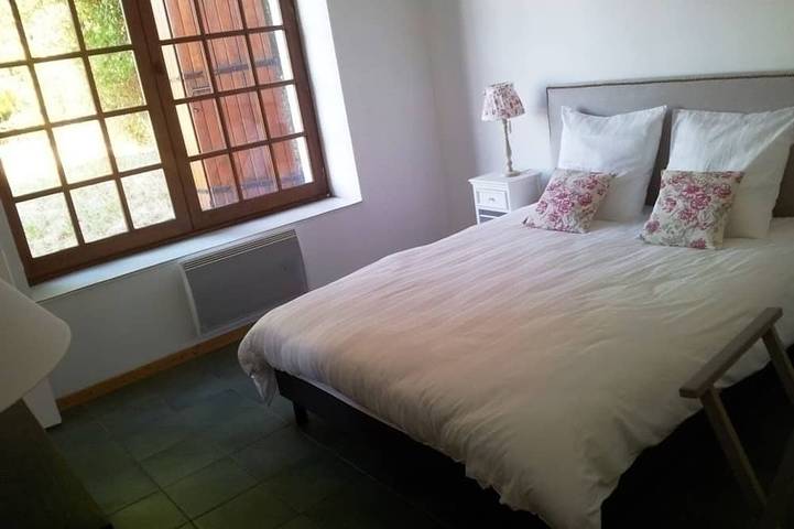 Gîte pour 12 personnes, avec jardin à Bressolles - 4