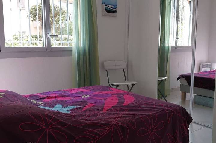 Gîte pour 4 personnes, avec terrasse et jardin dans Port Pin Rolland - 3