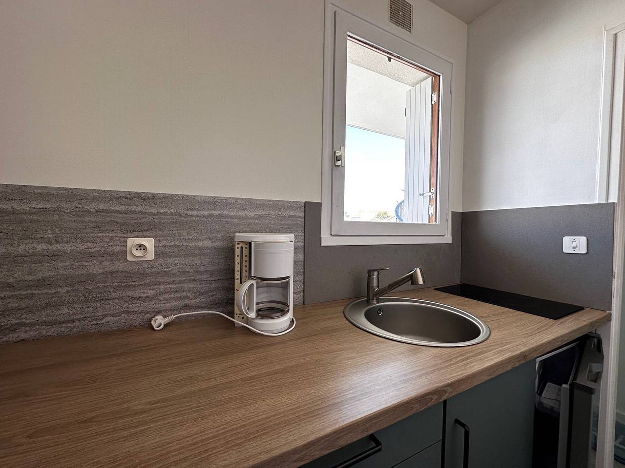Studio entier, Studio rénové près de la plage avec Wi-Fi et animaux admis in Notre-Dame-de-Monts, Vendée