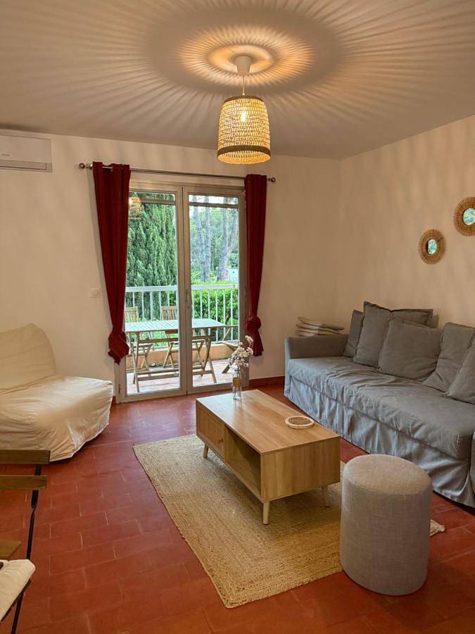 Gîte pour 3 personnes, avec jardin et vue, animaux acceptés dans Plage de Boulouris - 2