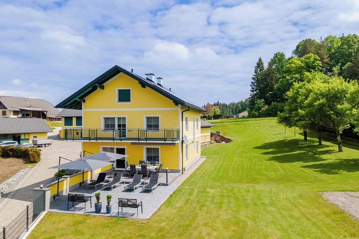 Ferienhaus für 8 Personen, mit Balkon und Garten