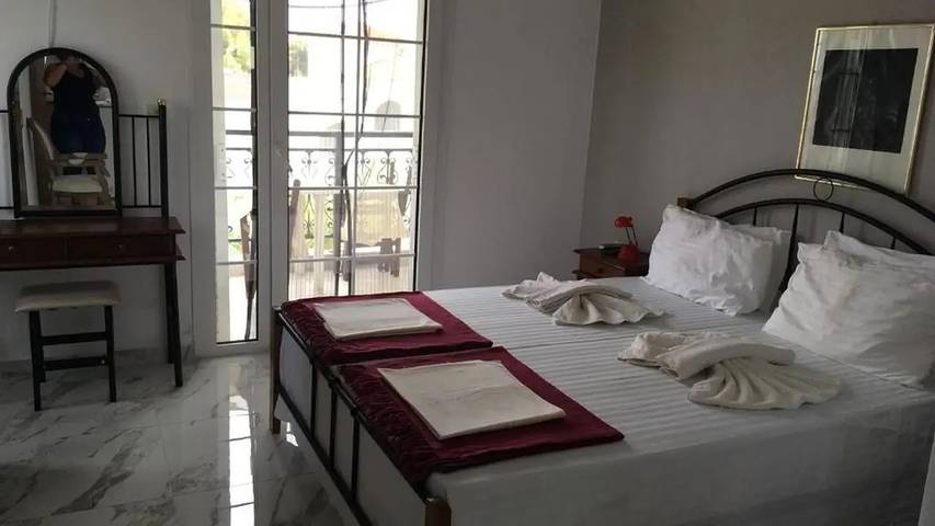 Ferienwohnung für 3 Personen, mit Balkon und Pool sowie Garten
