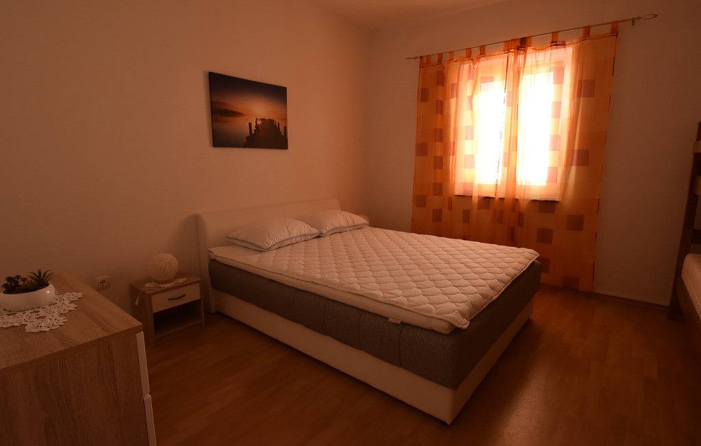 Ganze Wohnung, Apartman Ema by Villas Guide in Zubovići, Pag
