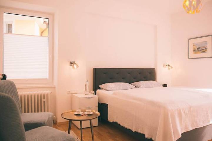 Apartamento de vacaciones para 2 personas, con jacuzzi además de jardín y balcón - 1