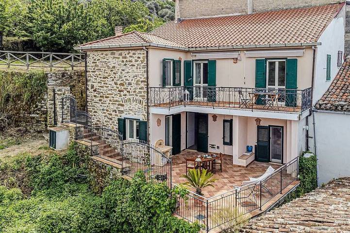 Glamping per 4 persone, con balcone e giardino, con animali domestici in Cilento