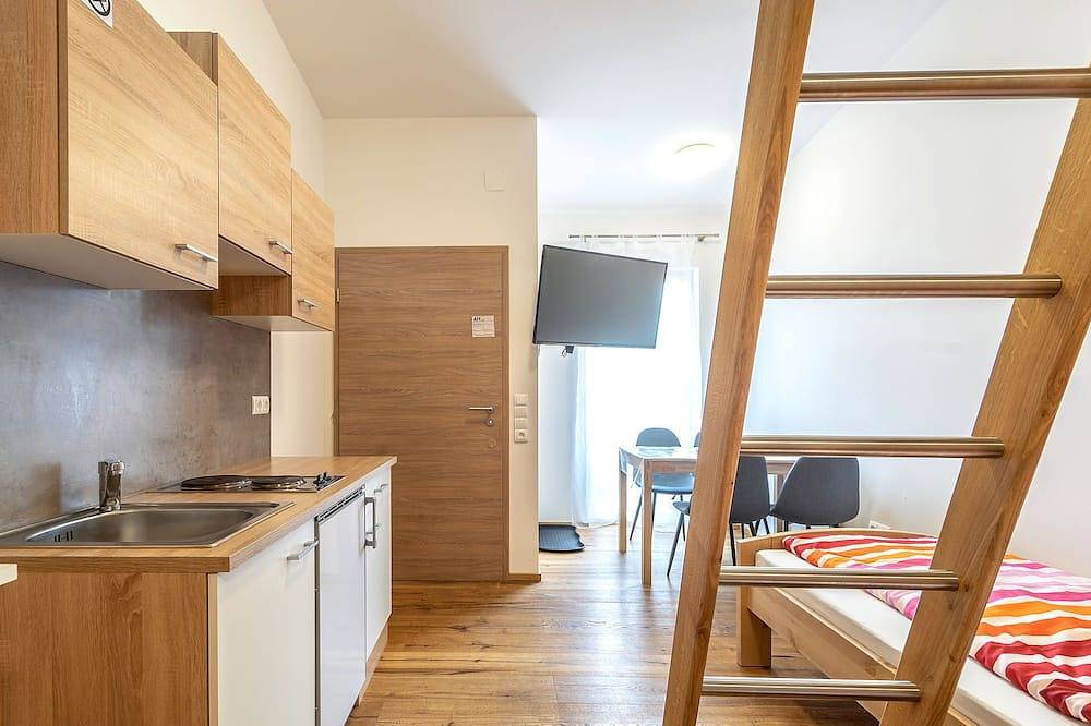 Ganze Wohnung, Alpen-Hostel Apartment Mittagsonne 2, Buxacher Straße 23 mit Motoradvermietung in Memmingen, Bayerisch Schwaben