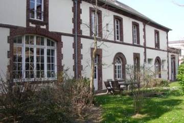 Gîte pour 15 personnes, avec terrasse et jardin dans Gare De Houlgate