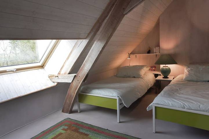 Location de vacances pour 6 personnes, avec terrasse ainsi que jardin et piscine à Le Petit-Pressigny - 4