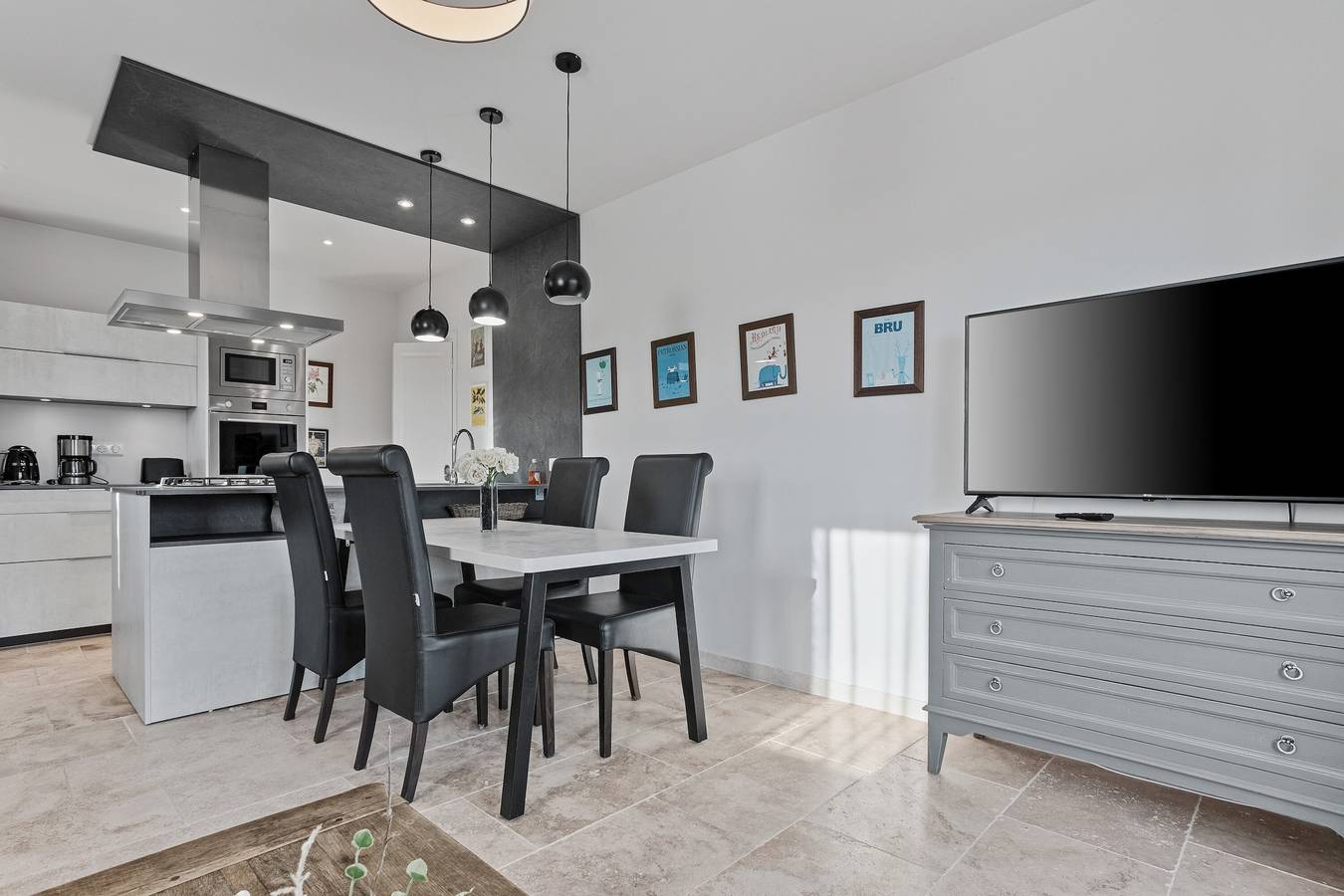 Le Mas des Bouteillans « Les Cyprès » avec piscine partagée, Wi-Fi et climatisation in La Cadière-d'Azur, Région de Toulon