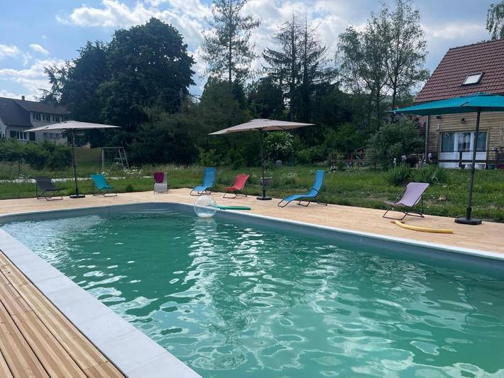 Chalet pour 7 personnes, avec vue ainsi que jardin et piscine