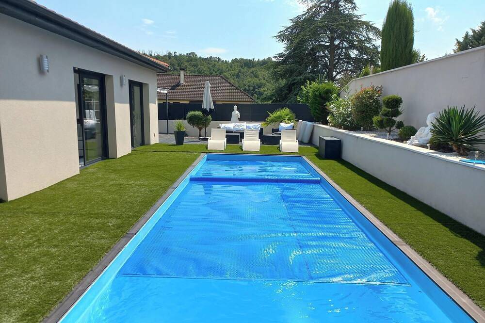 Splendide Villa Gleizé avec Piscine & Jacuzzi   25 mns Centre de Lyon in Gleizé, Beaujolais