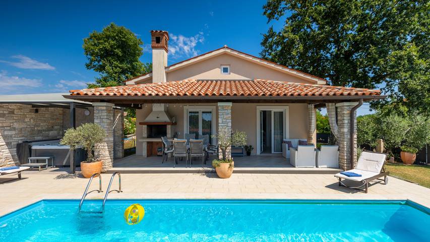 Villa pour 5 personnes, avec terrasse ainsi que jardin et jacuzzi à Barban - 2