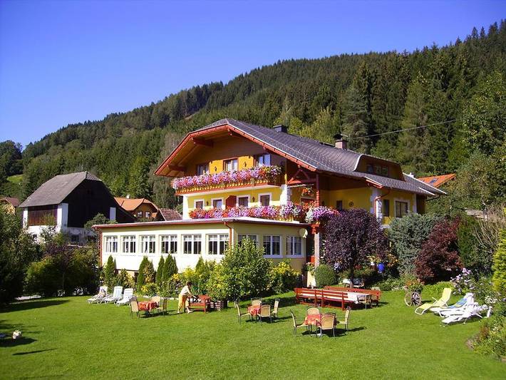 Ferienwohnung für 3 Personen, mit Balkon und Terrasse sowie Garten und Seeblick am Millstätter See