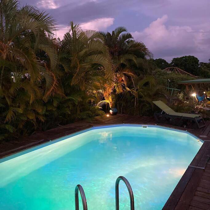 Location de vacances pour 2 personnes, avec jardin et terrasse ainsi que vue et piscine à Anse-Bertrand - 2