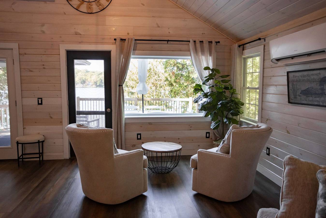 Entire apartment, Gables End Cottage in Belgrade in Kennebec County