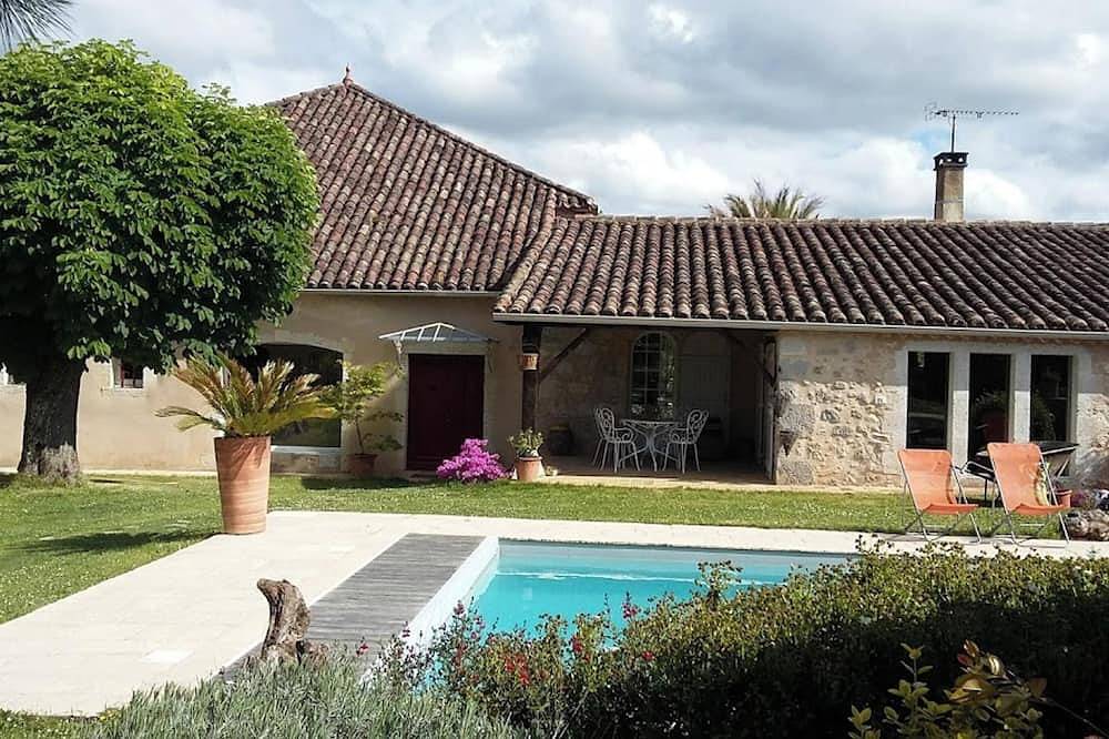 Entire apartment, Homerez - Apartment in Castéra-Lectourois in Castéra-Lectourois, Gers