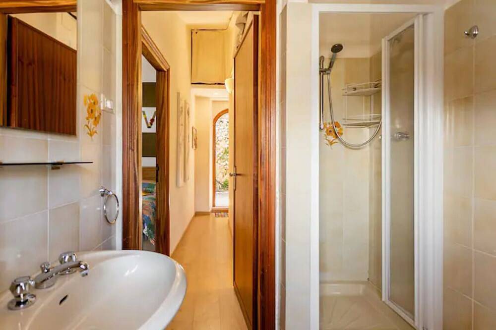 1 Bedroom Bed & breakfast in Castel di Tora in Castel di Tora, Terminillo