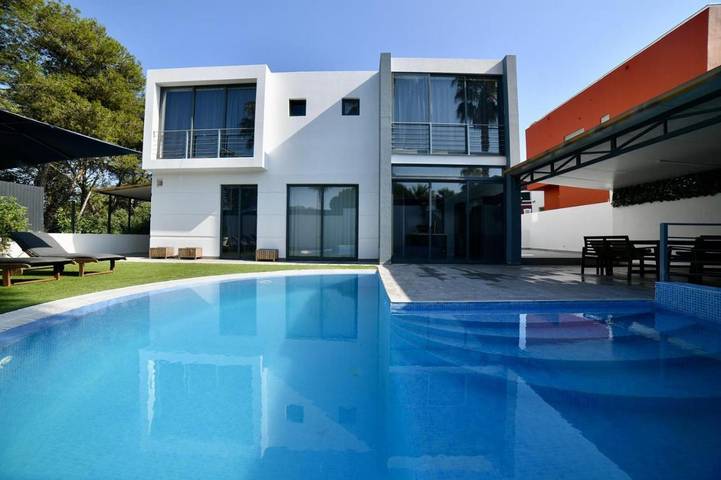 Villa voor 10 personen, with uitzicht and tuin as well as zwembad, met huisdier in Alvor