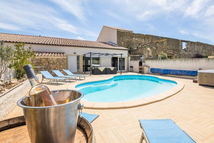 Location de vacances pour 10 personnes, avec jacuzzi ainsi que piscine et jardin à Bize-Minervois - 4