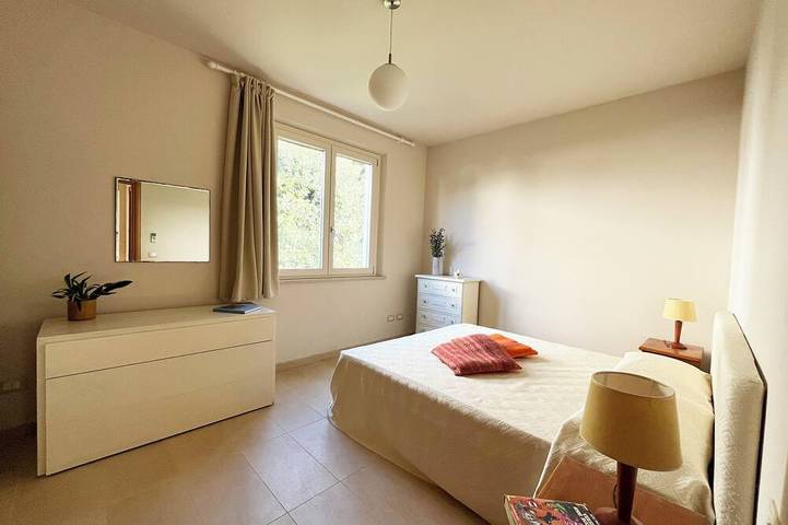 Appartement entier, À quelques pas de la mer, avec jardin privé et place de parking, quartier calme et verdoyant in Lido di Camaiore, Camaiore