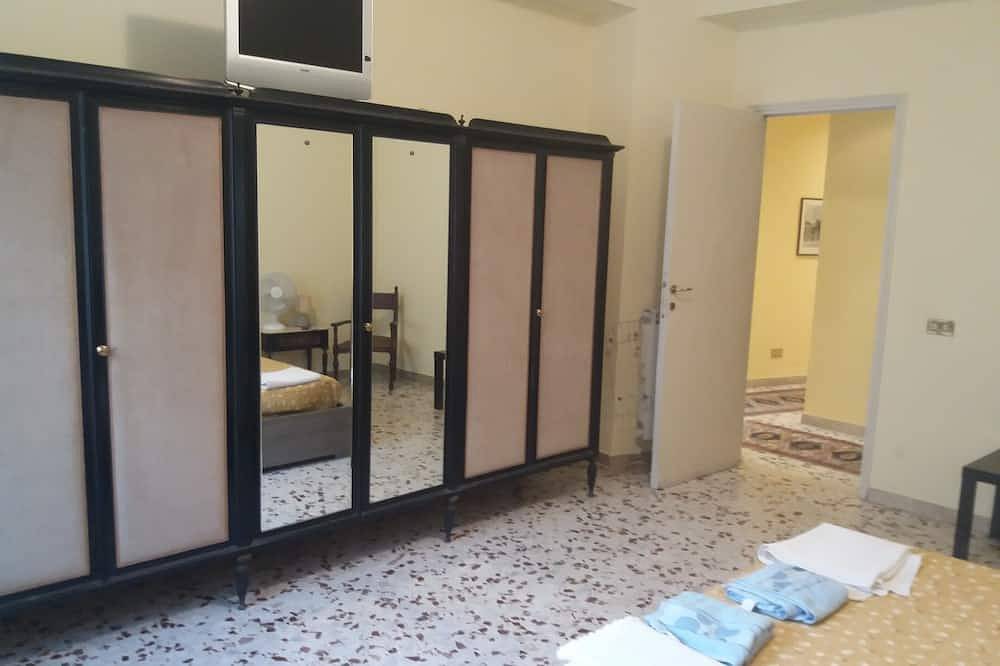 Entire apartment, Stately apartment in Messina, Messina Province