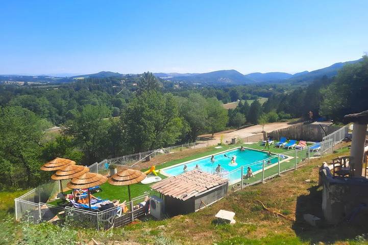 Location de vacances pour 2 personnes, avec piscine et jardin à Dauphin (homonymie)