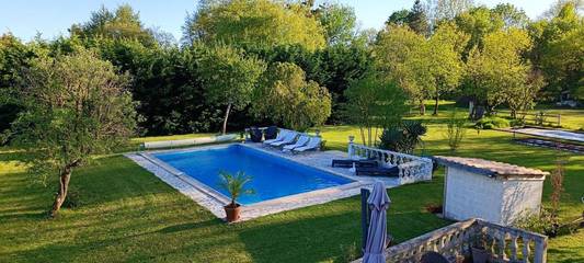 Gîte pour 6 personnes, avec jardin ainsi que piscine et vue dans Cartelègue
