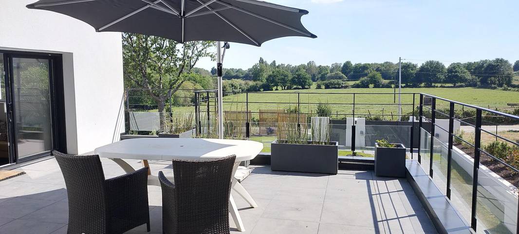 Gîte pour 4 personnes, avec vue ainsi que terrasse et jardin à Férel - 2