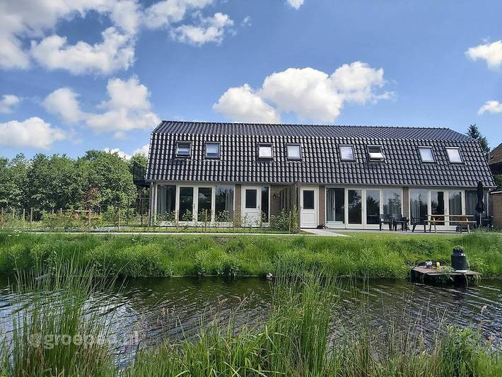 Ferienhaus für 12 Personen, mit Balkon/Terrasse und Terrasse sowie Whirlpool und Garten