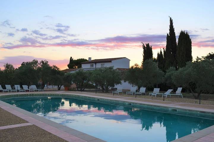 Gîte pour 12 personnes, avec jacuzzi ainsi que terrasse et jardin