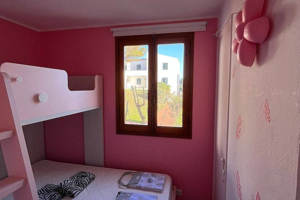 Apartamento entero, Apartamento moderno, 5 min de la playa con piscina in Arenal d'en Castell, Es Mercadal