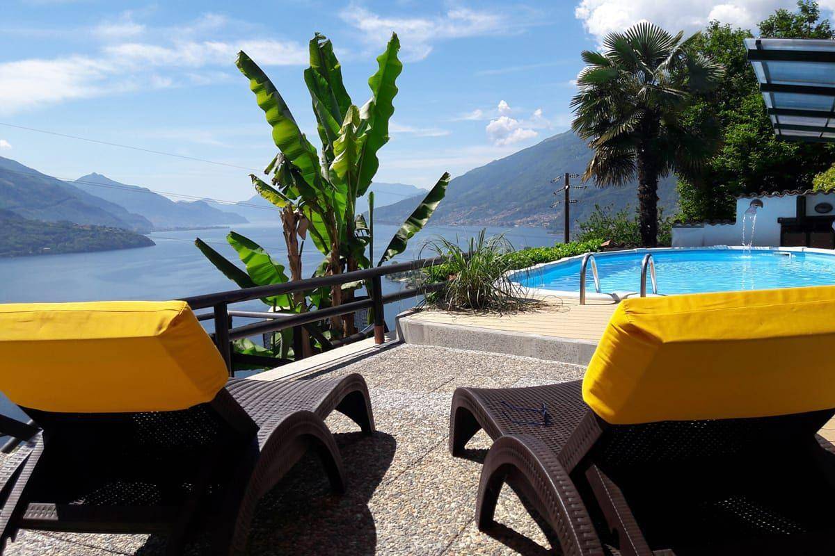 Apartamento vacacional entero, Holiday flat "Trebbiano" with covered seating area in San Carlo (Como), Gravedona ed Uniti
