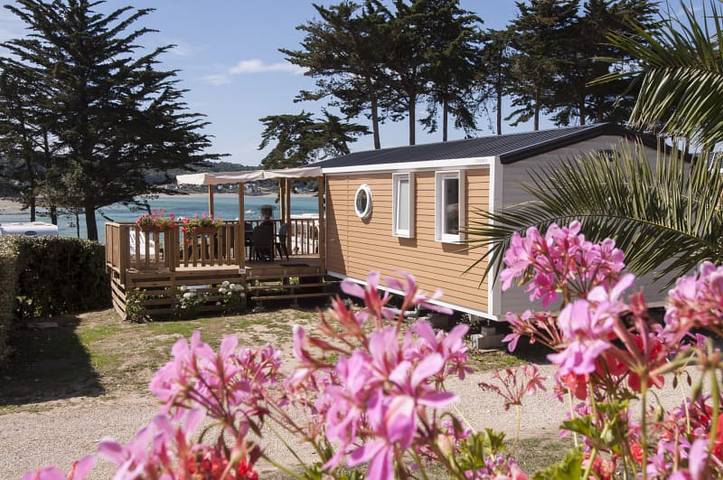 Caravane pour 6 personnes, avec Balcon/Terrasse et Terrasse à Trélévern