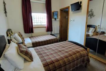 Log Cabin for 4 People in Loch Lomond, West Dunbartonshire, Photo 2