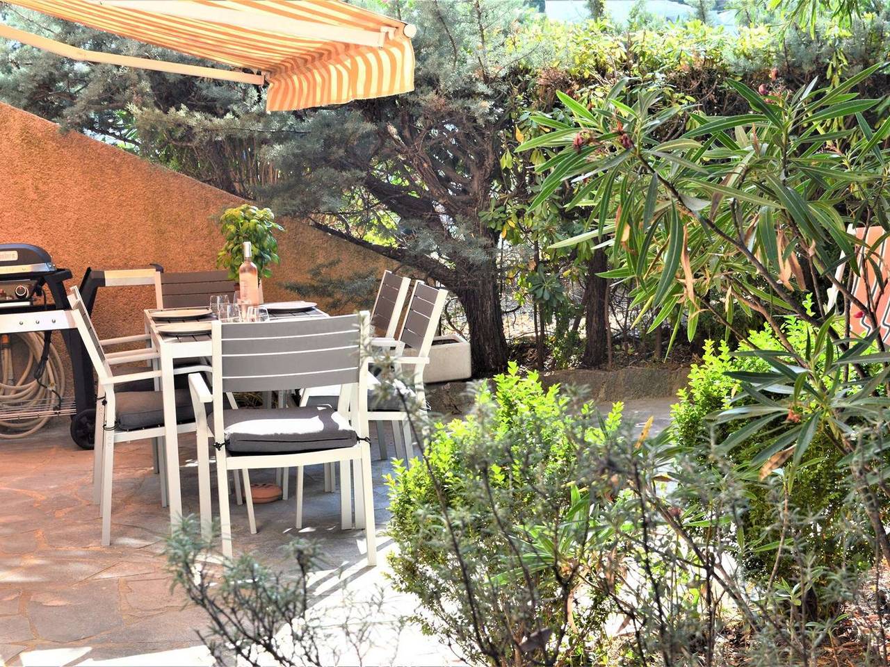 Entire apartment, 2-Room Apartment with Ac, Garden, Parking Near the Sea in Cavalaire-sur-Mer, Draguignan region