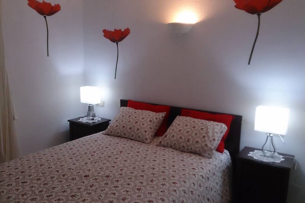 Apartamento entero, Lujosa Orientación Sur Apt Free Wi-Fi Uk Tv Impresionante Vistas Al Mar / Piscina + Ascensor / Elevador in La Cala de Mijas, Mijas