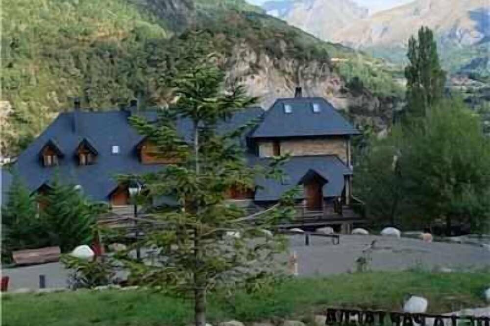 Entire apartment, Los Altos de Escarrilla - Tu Casa en los Pirineos - 2 Dorm y 1 Baños 31Bc in Escarrilla, Sallent de Gállego
