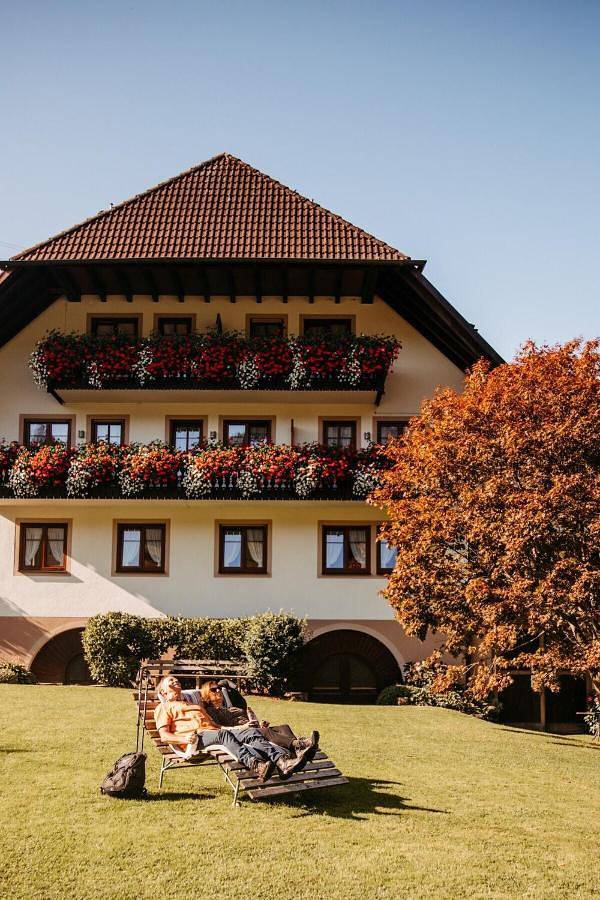 Privatzimmer für 2 Personen, mit Terrasse und Garten sowie Ausblick in Simonswald