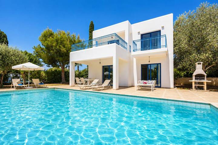 Holiday rental for 7 people, with garden in Peyia