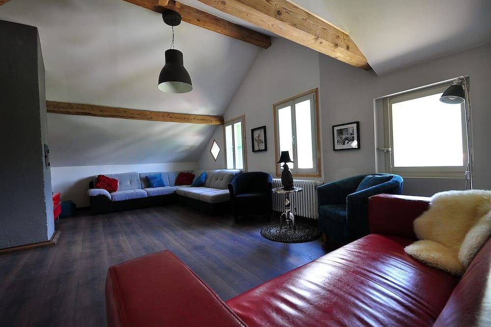 Ganze Wohnung, Große Wohnung für große Gruppen und Familien.  Schlafen 12.   Wunderschöne Aussicht. in Matten bei Interlaken, Thunersee