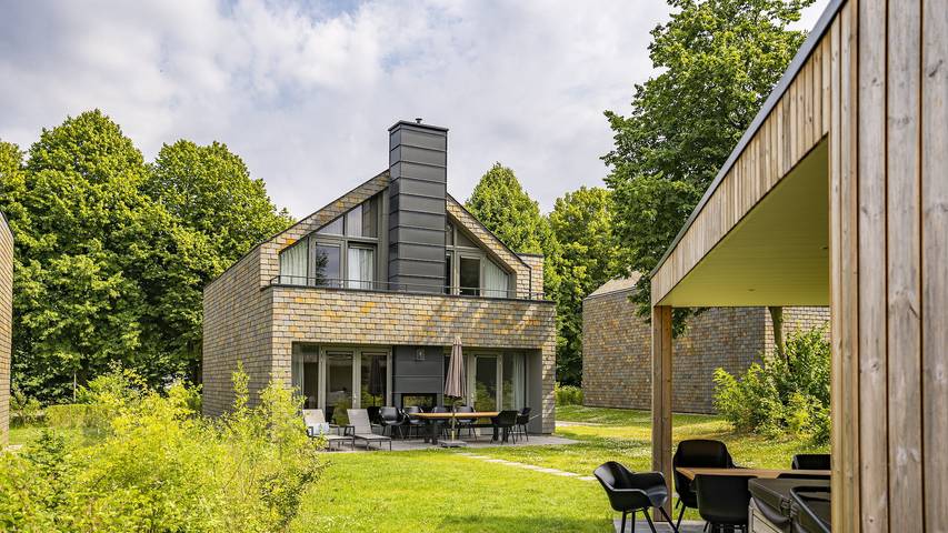 Villa voor 8 personen, with sauna and balkon as well as whirlpool in Limburg