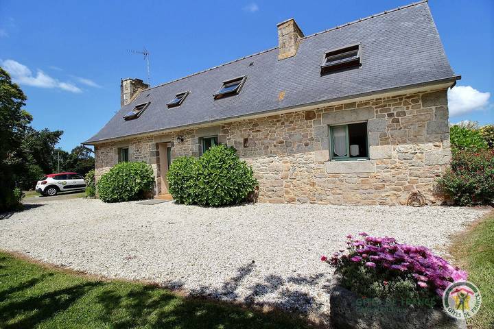 Gîte pour 4 personnes, avec jardin et terrasse, animaux acceptés à Ploumilliau - 3