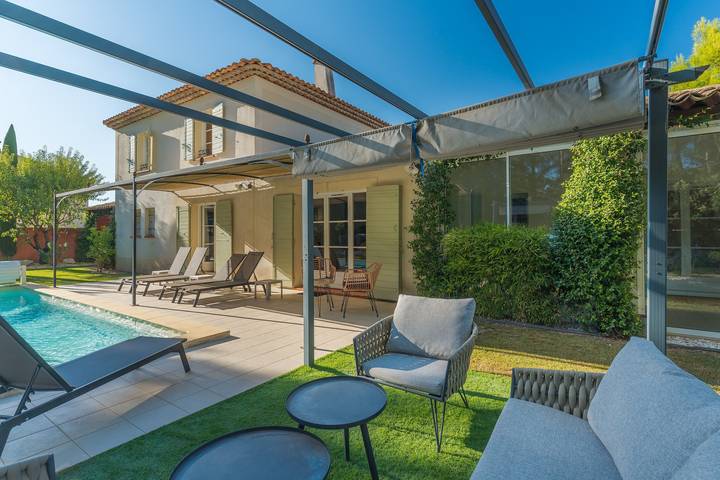 Villa met privézwembad aan golfbaan, Wi-Fi en airco in Mallemort, Arles en omgeving