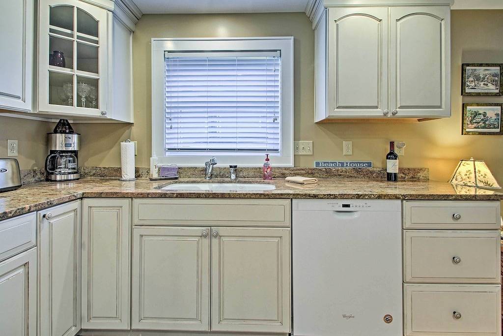 Charming Kennebunk Guest House in der Nähe von Strand w / Ac! in Kennebunk, York County