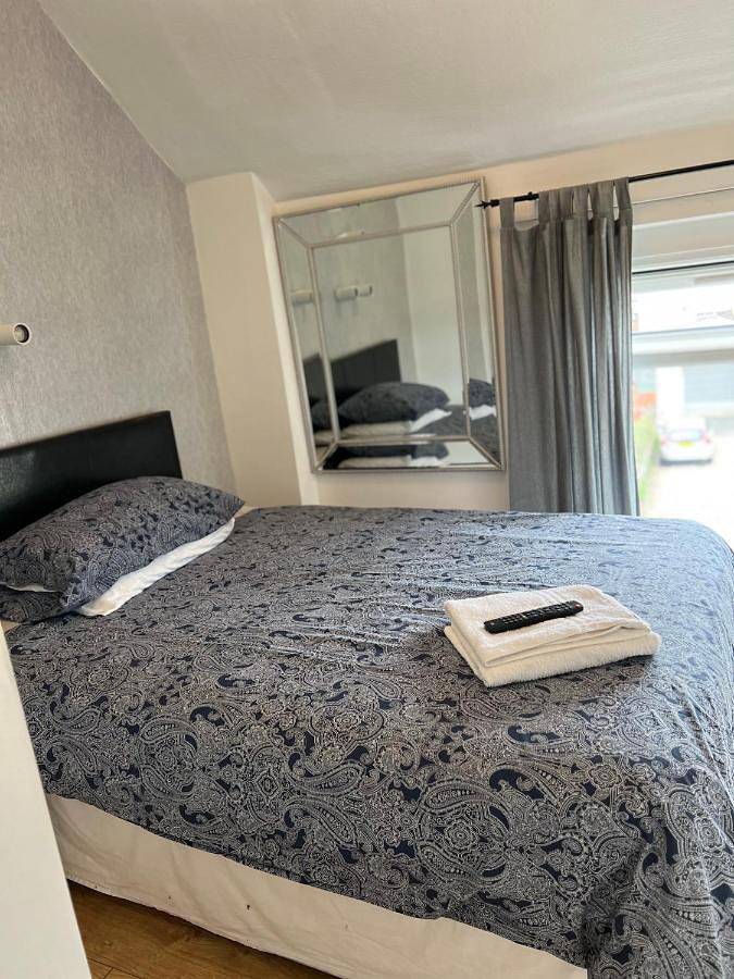 Family Room with Bathroom in Cardiff, Cardiff und Umgebung