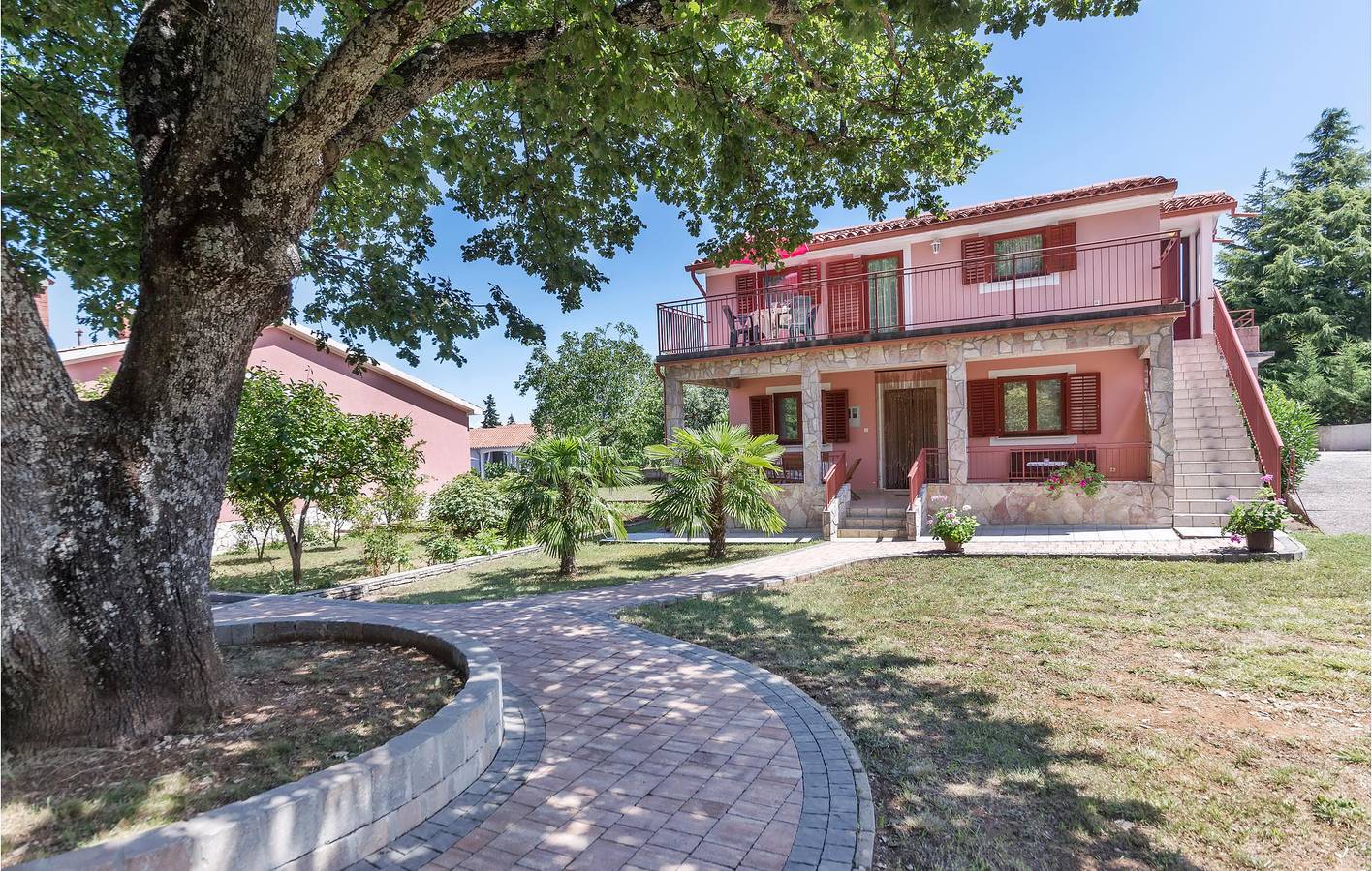 Confortable appartement de deux chambres avec terrasse, à 2,5 km du centre-ville in Labin, Côte Est de l'Istrie