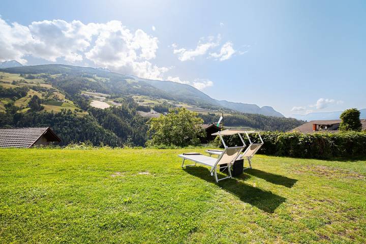 Hel lägenhet, Studio 'Alivo Living Apartment Olivia' with Mountain View, Shared Terrace and Wi-Fi in Riffian, Val Passiria